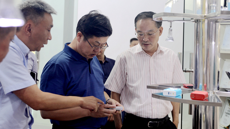 市委常委、副市長(zhǎng)徐懷好走訪炬神電子 ：全力、熱情、周到提供服務(wù)